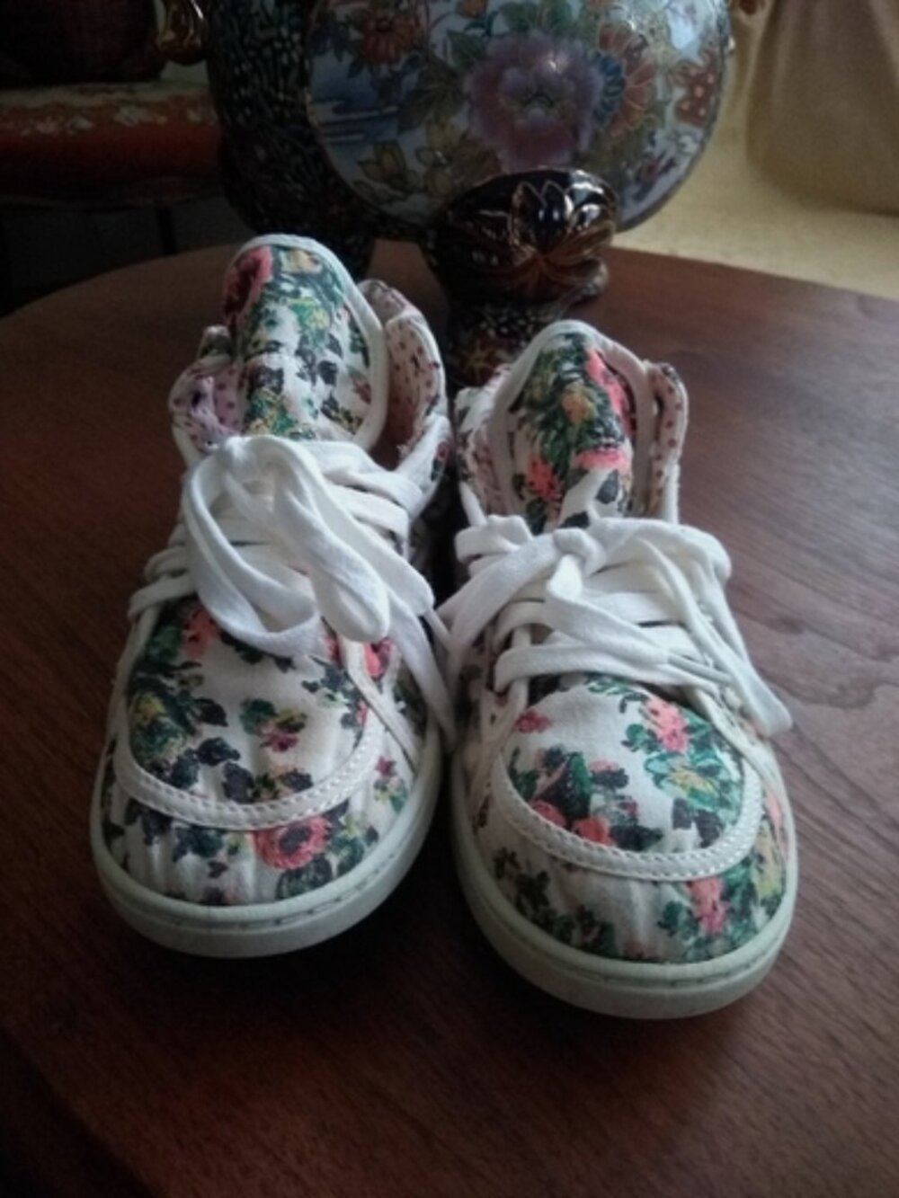 Rocket Dog II ROXI  VINTAGE Floral Canvas adorable sneakers size 8 m - EUC